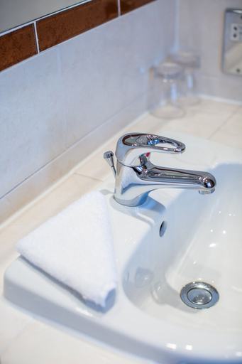 Bathroom 5, Mallory Court Country House Hotel and Spa, Warwickshire
