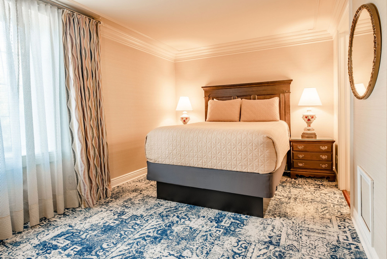 Bedroom 4, Red Coach Inn, Niagara
