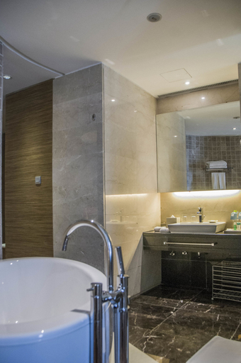 Bathroom 4, Four Points by Sheraton Qingdao Chengyang, Qingdao