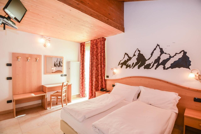 Bedroom 4, Albergo Pieve, Trento