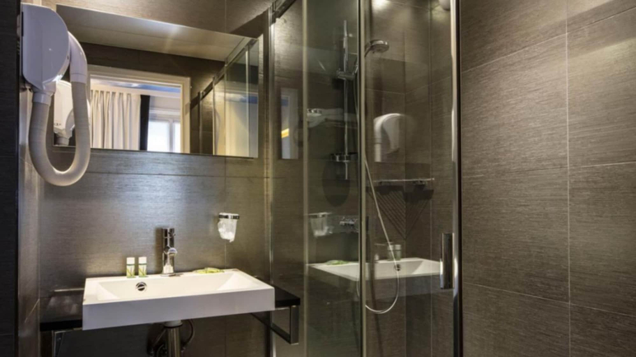 Bathroom 4, Nouvel Hotel Eiffel, Paris