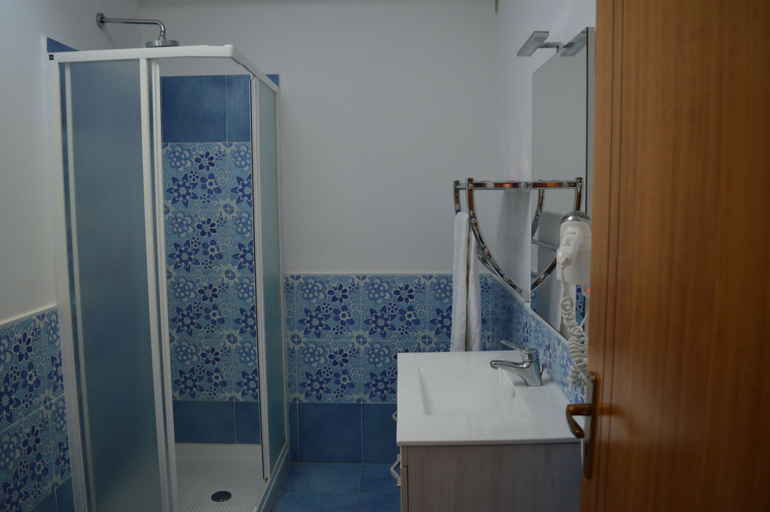 Bathroom 5, Vulcano Blu Residence, Messina