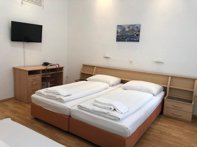Bedroom 2, Pension Vera, Wien