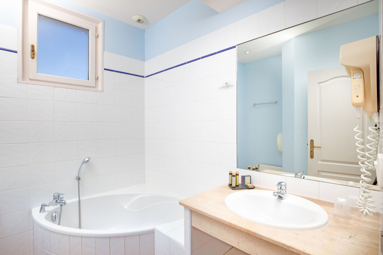 Bathroom 5, Hotel La Bastide Saint Martin, Aude