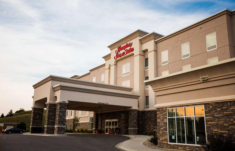 Exterior & Views 2, Hampton Inn & Suites Minot Airport, Ward