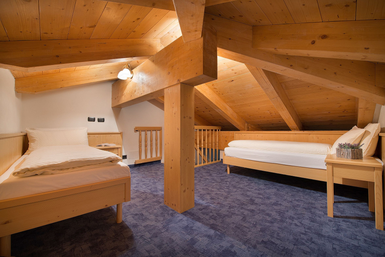 Bedroom 3, Hotel Interalpen, Sondrio
