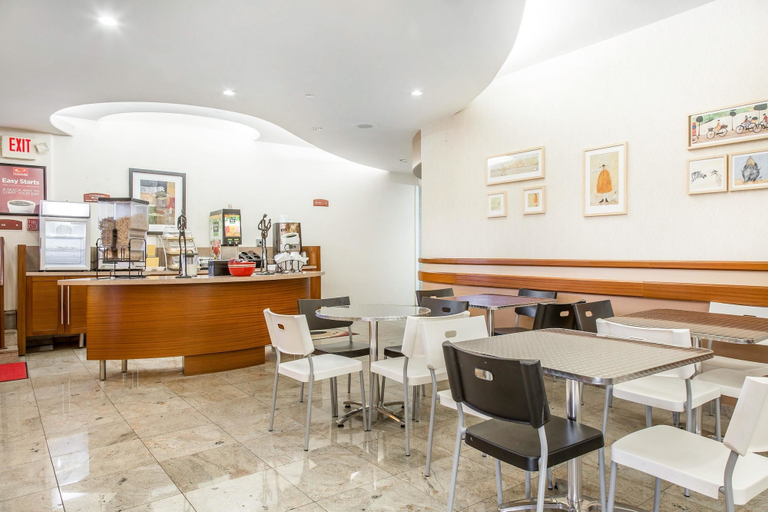 Food & Drinks 5, Econo Lodge West Haven, New Haven