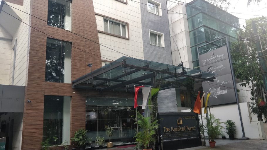 Exterior & Views