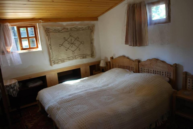 Bedroom 2, Guest House Gallery, Oni