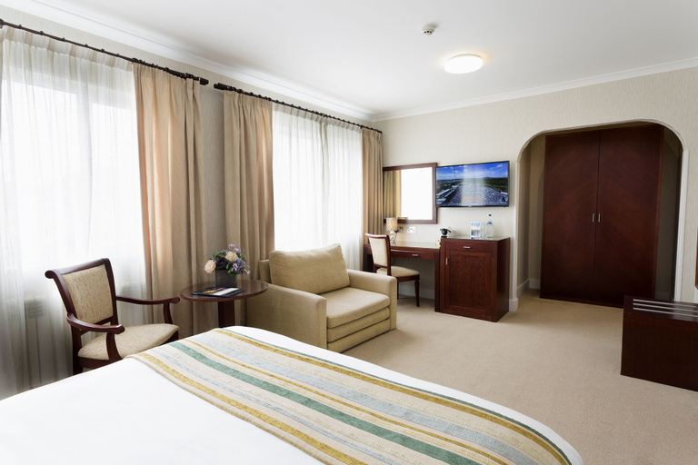 Bedroom 4, The Savoy Jersey