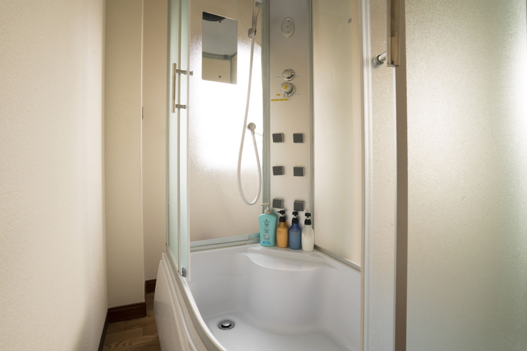 Bathroom 4, Tsubaki House, Sakai