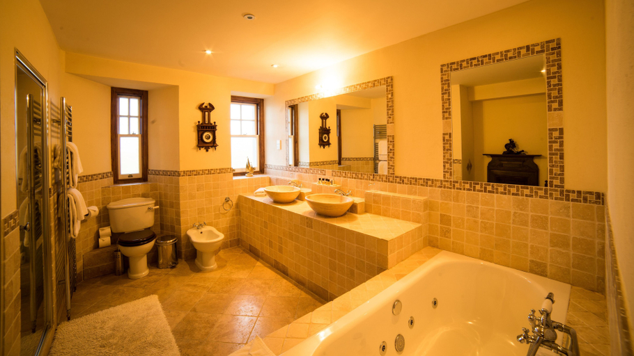 Bathroom 5, Camelot Castle Hotel, Cornwall