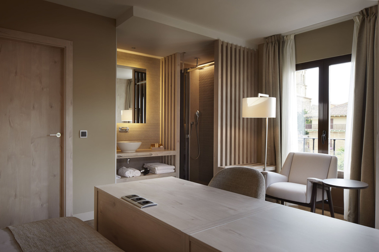 Bedroom 2, Palacio Tondon, Autograph Collection, La Rioja