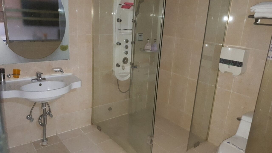 Bathroom 4, Bali Tourist Hotel, Gandong
