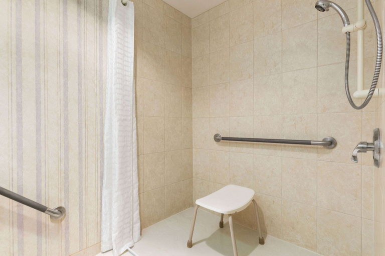 Bathroom 5, Travelodge by Wyndham Lloydminster, Division No. 10