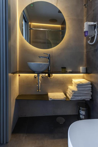 Bathroom 4, Hostal El Carmen, Madrid