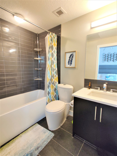 Bathroom 4, Monki Di Executive Suites - GLAS - Luxury Inner City Home 3 min to Downtown w Private Rooftop Patio Fireplace, Division No. 6