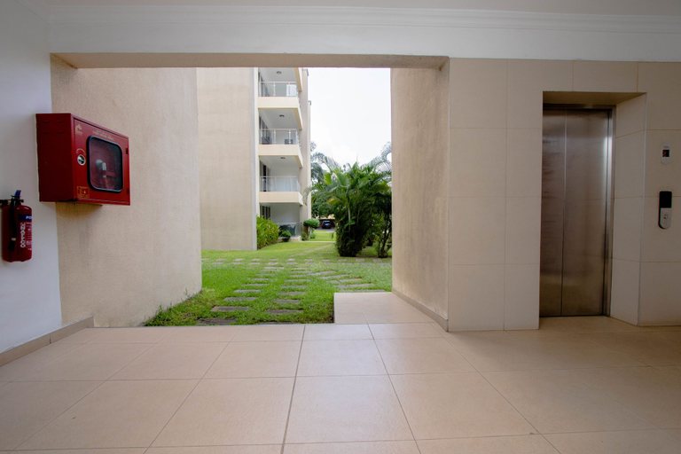 Exterior & Views 2, 3 Bed Luxury Apartment, Accra