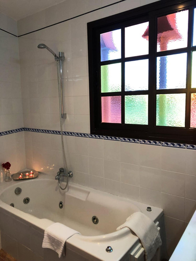 Bathroom 5, Hostal Alhambra, Cádiz