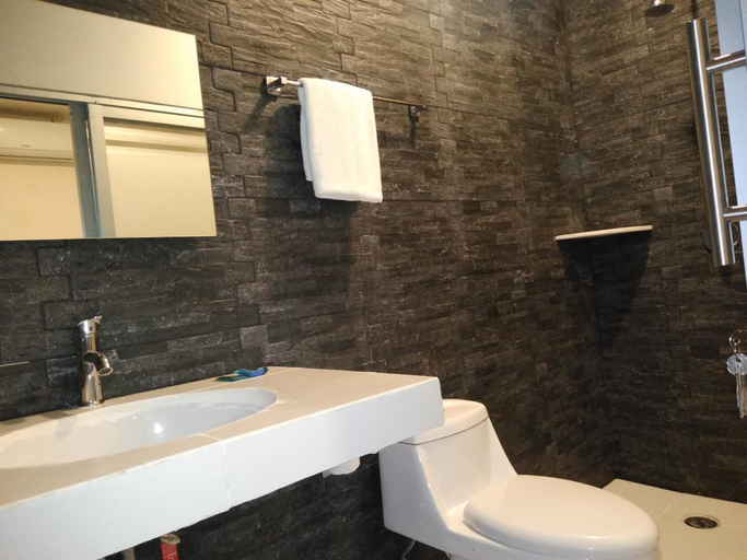 Bathroom 3, Hotel 15 Avenida, Tapachula