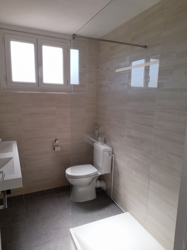 Bathroom 3, Hôtel de France, Charente-Maritime