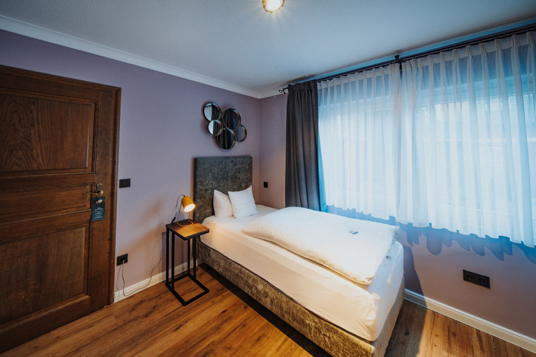 Bedroom 2, Antik-Hotel Eichenhof, Lippe