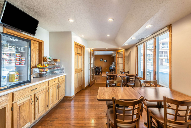 Food & Drinks 5, Americas Best Value Inn & Suites St. Marys, Auglaize