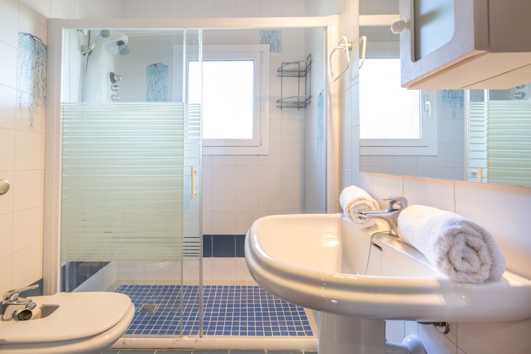 Bathroom 3, Villa Del Pi, Girona