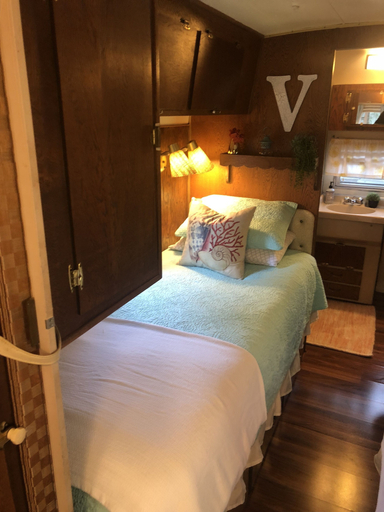 Bedroom 2, Hotel Off the Vine, Hamilton