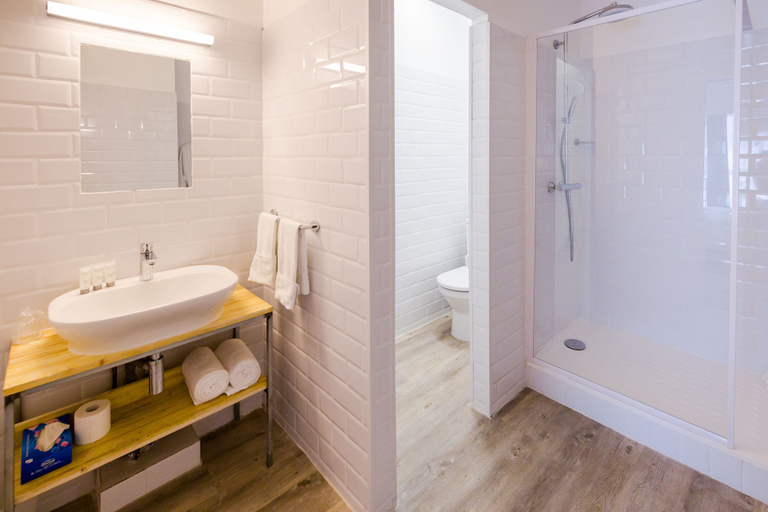 Bathroom 5, Hotel Le Grand Bleu, Saint-Paul