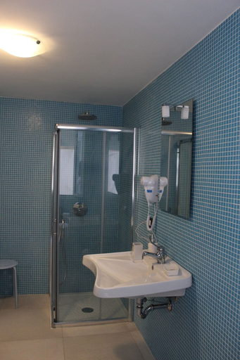 Bathroom 4, Gymnasium, Syracuse