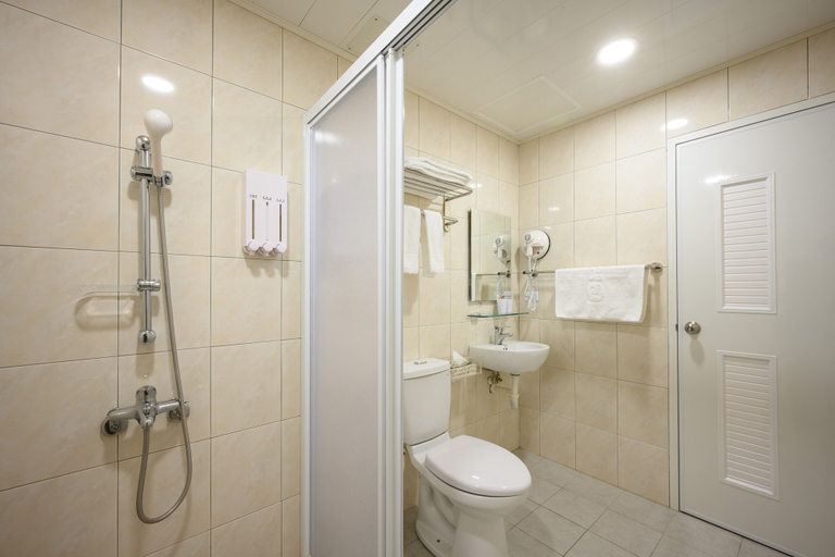 Bathroom 3, P'inn, Tainan