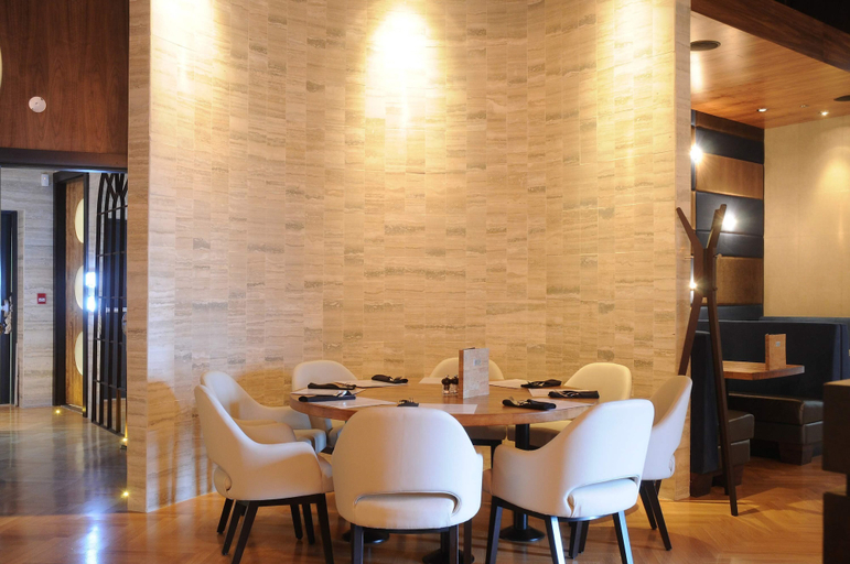 Food & Drinks 5, Sandman Hotel Oakville, Halton