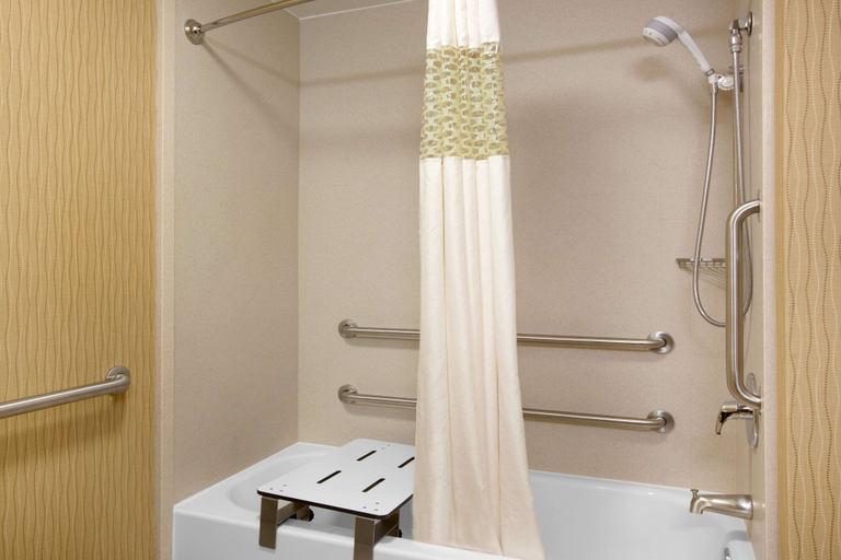 Bathroom 4, Hampton Inn Boston/Braintree, Norfolk