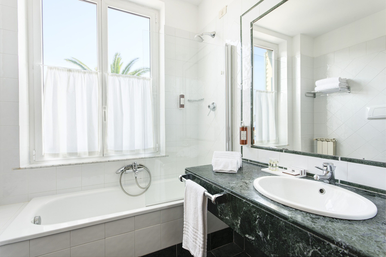 Bathroom 4, Grand Hotel Arenzano, Genova