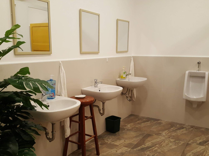 Bathroom 3, Citadel Alona Inn, Panglao