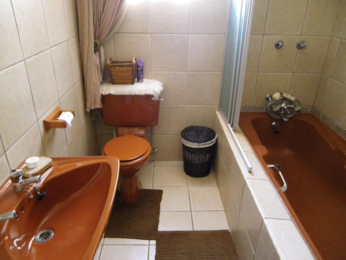Bathroom 3, Marnicus Guesthouse, Lejweleputswa