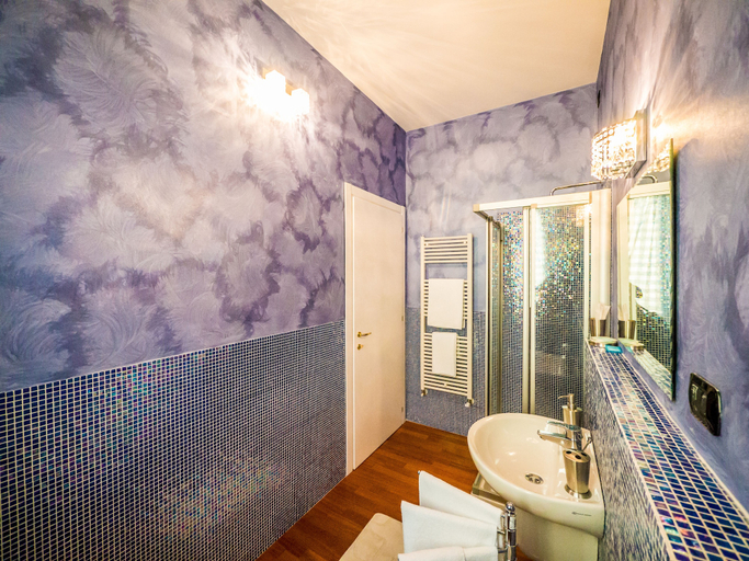 Bathroom 5, Villa Bellini, Ferrara