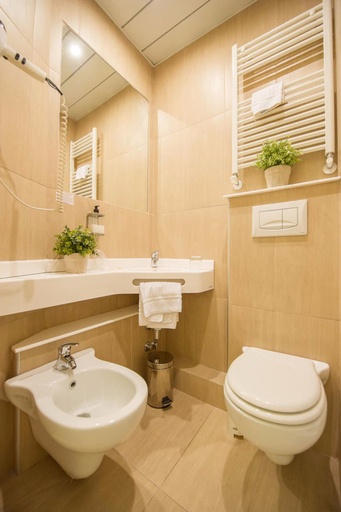 Bathroom 5, Hotel Torino, Parma