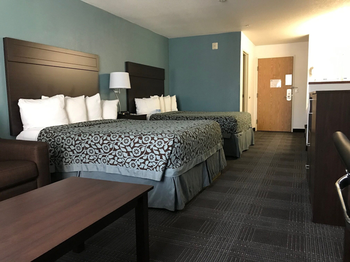 Bedroom 3, Days Inn & Suites by Wyndham Gresham, Multnomah