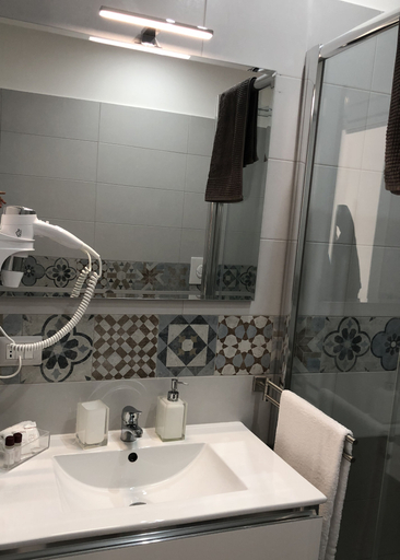 Bathroom 4, Chiaia Guest House, Napoli