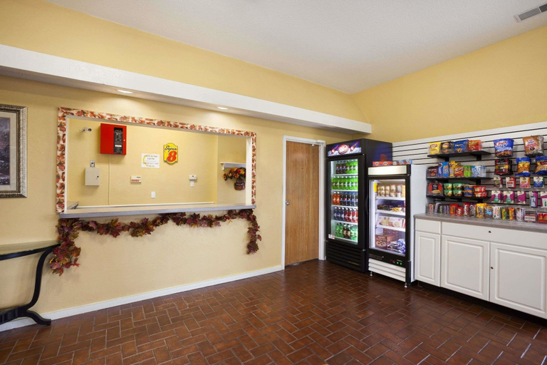 Food & Drinks 5, Super 8 by Wyndham Salem, Marion