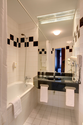 Bathroom 4, Theatrino, Praha 3