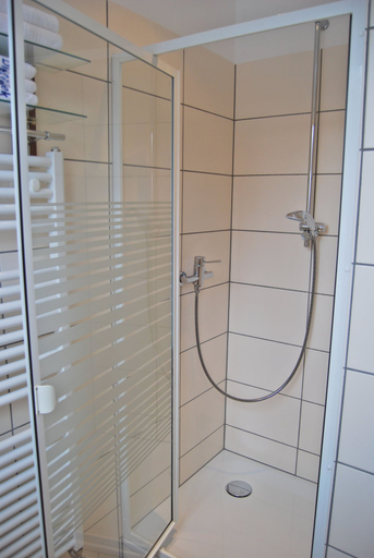 Bathroom 4, Nordseehotel Hörn van Diek, Wittmund