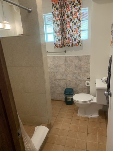 Bathroom 4, All Seasons Belize
