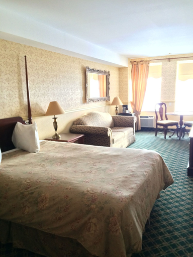 Bedroom 3, Auberge Montebello, Papineau