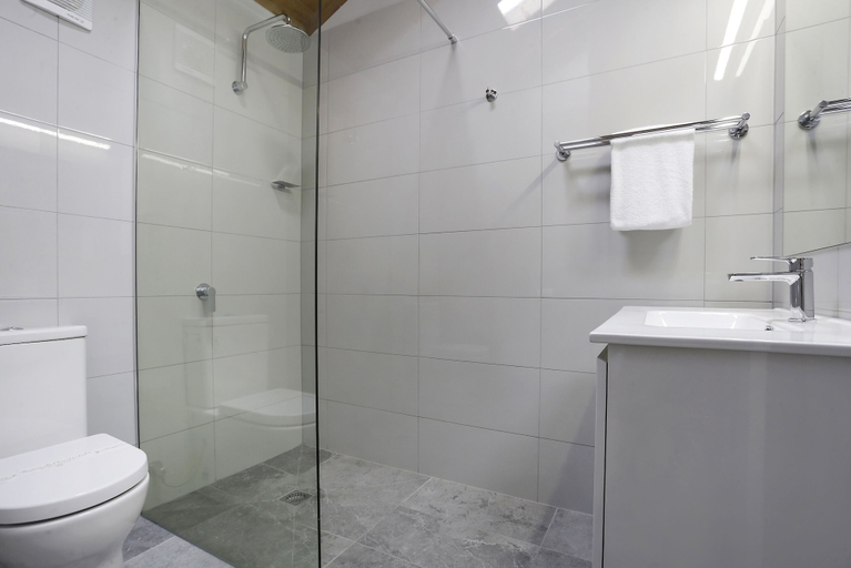 Bathroom 4, The Great Ocean Road Studios, Corangamite - South
