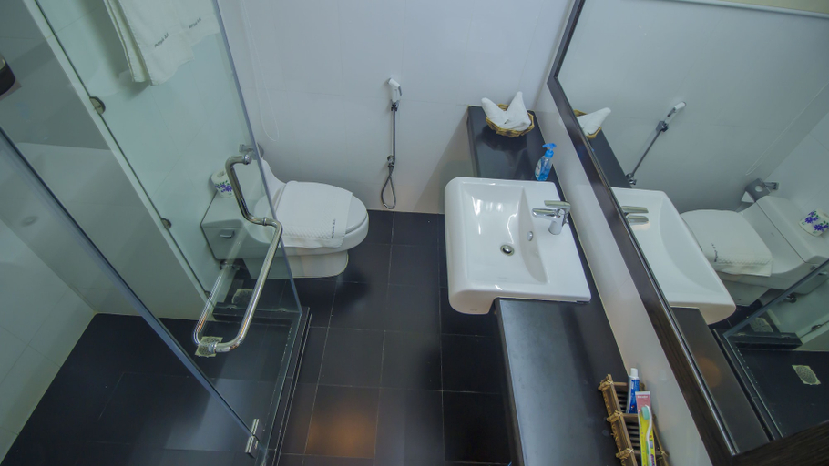 Bathroom 4, Rafflesia Serviced Apartments, Dhaka