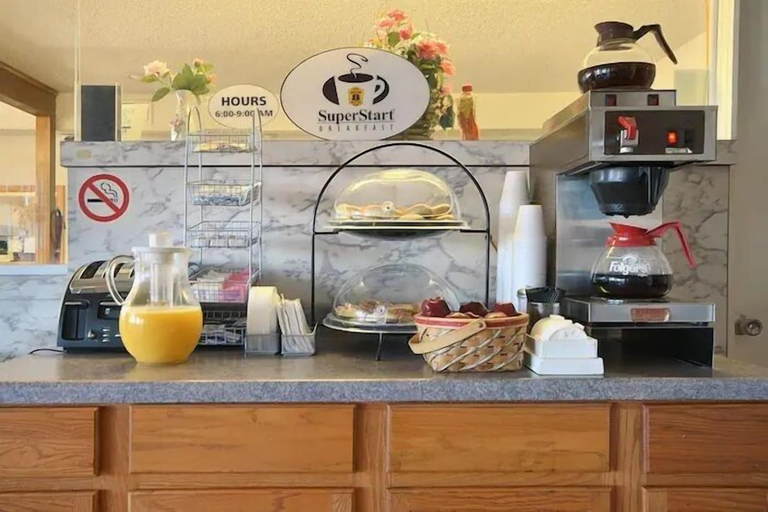 Food & Drinks, Super 8 by Wyndham Elk City, Beckham