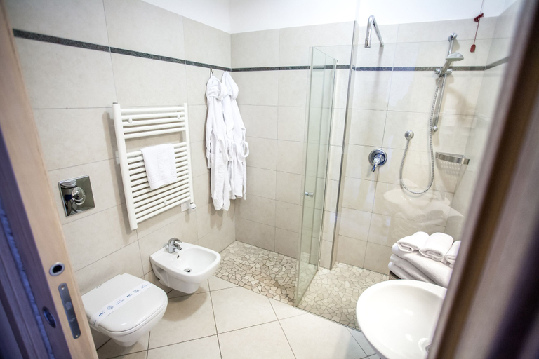 Bathroom 4, Hotel Oceanomare, Ravenna